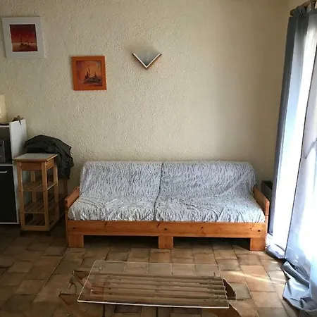 Courbet Meylouga Appartamento